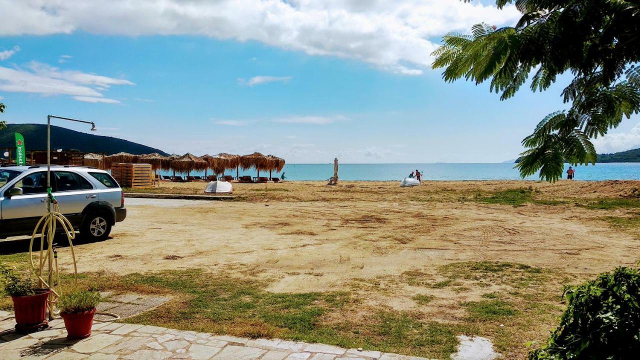 Retro Beach House Nea Peramos  Exterior photo